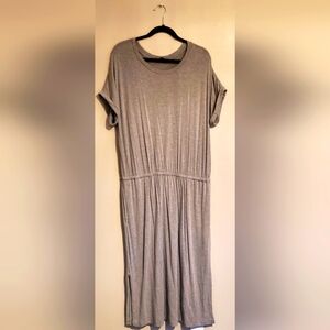 Midi jersey knit Banana Republic dress with pockets.